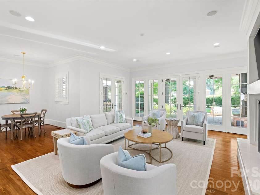 2427 Danbury Street, Charlotte, NC 28211.  MLS# CAR4381127, YatesRealty ID 25485. 