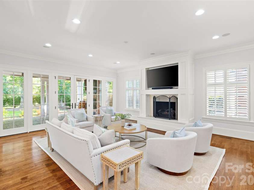 2427 Danbury Street, Charlotte, NC 28211.  MLS# CAR4381127, YatesRealty ID 25485. 