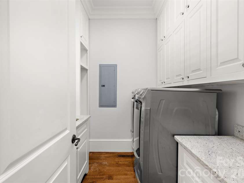 2427 Danbury Street, Charlotte, NC 28211.  MLS# CAR4381127, YatesRealty ID 25485. 