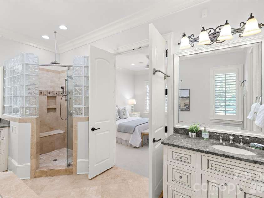 2427 Danbury Street, Charlotte, NC 28211.  MLS# CAR4381127, YatesRealty ID 25485. 