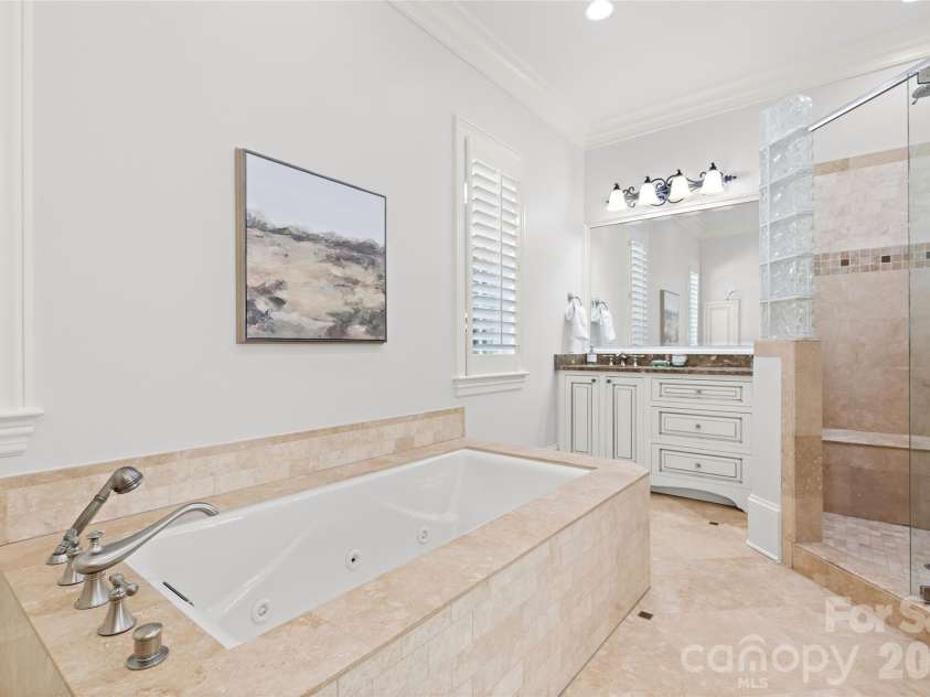 2427 Danbury Street, Charlotte, NC 28211.  MLS# CAR4381127, YatesRealty ID 25485. 