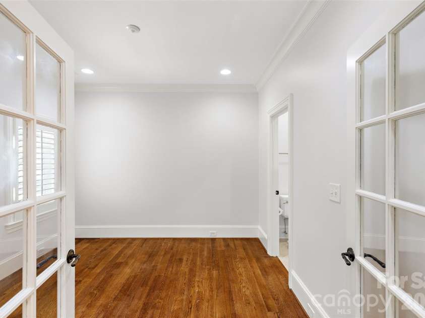 2427 Danbury Street, Charlotte, NC 28211.  MLS# CAR4381127, YatesRealty ID 25485. 