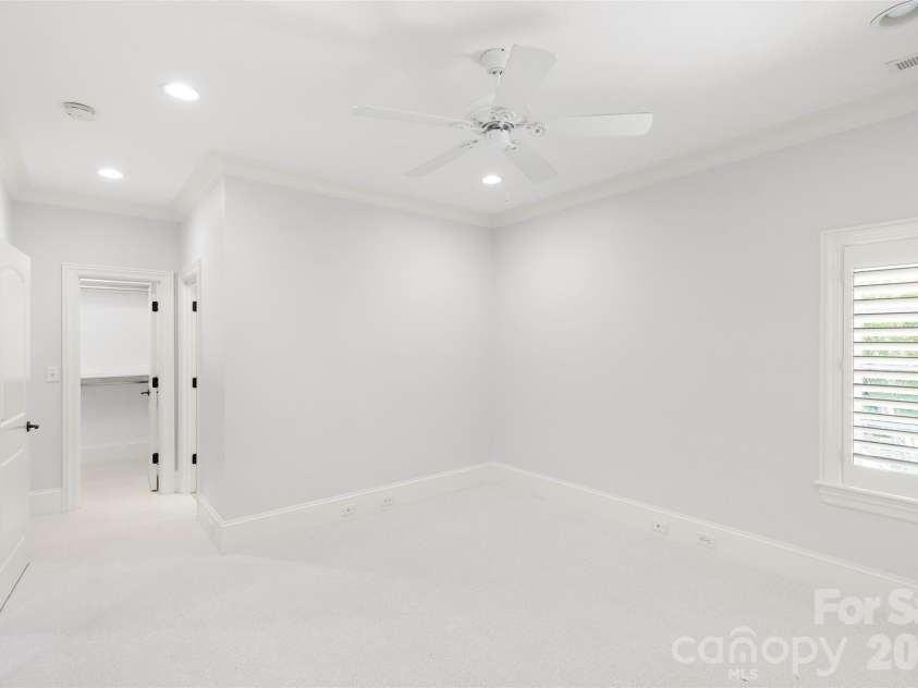 2427 Danbury Street, Charlotte, NC 28211.  MLS# CAR4381127, YatesRealty ID 25485. 