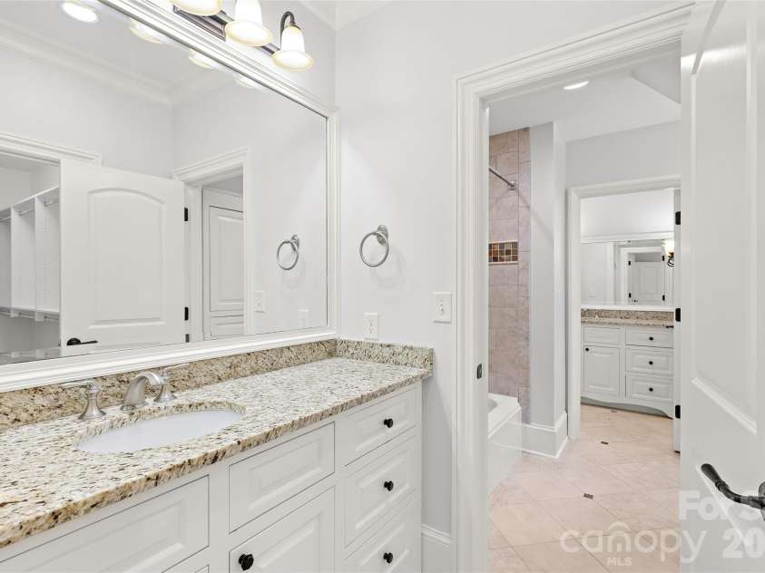 2427 Danbury Street, Charlotte, NC 28211.  MLS# CAR4381127, YatesRealty ID 25485. 