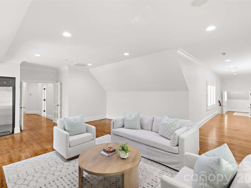 2427 Danbury Street, Charlotte, NC 28211.  MLS# CAR4381127, YatesRealty ID 25485. 