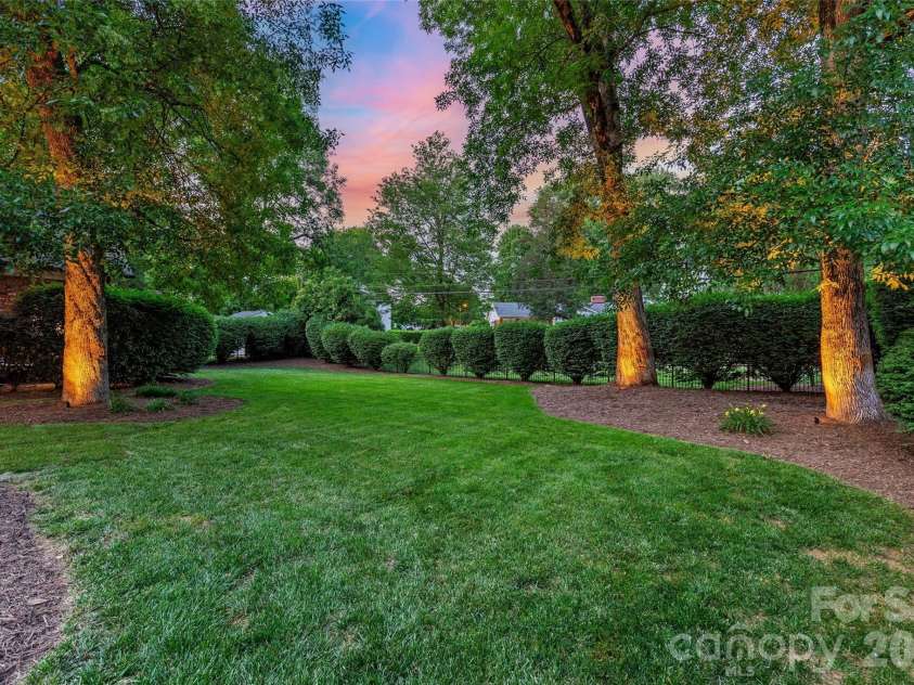 2427 Danbury Street, Charlotte, NC 28211.  MLS# CAR4381127, YatesRealty ID 25485. 