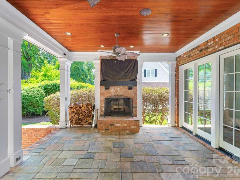 2427 Danbury Street, Charlotte, NC 28211.  MLS# CAR4381127, YatesRealty ID 25485. 