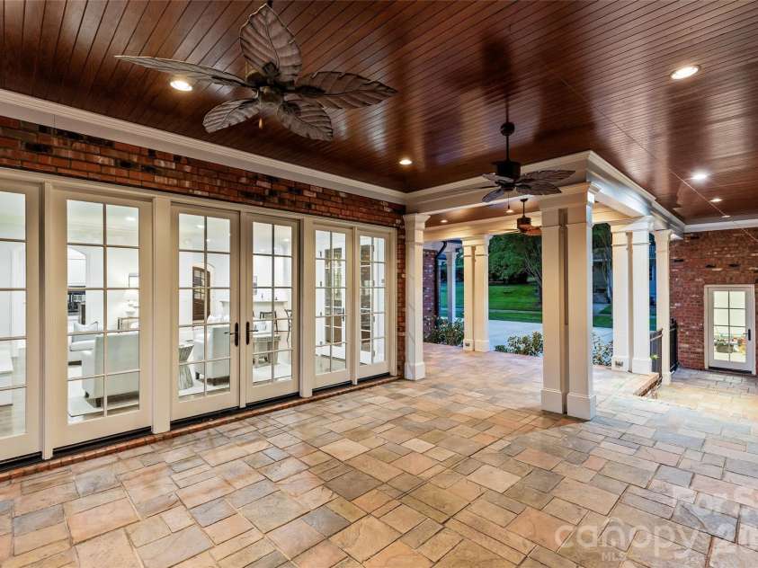 2427 Danbury Street, Charlotte, NC 28211.  MLS# CAR4381127, YatesRealty ID 25485. 
