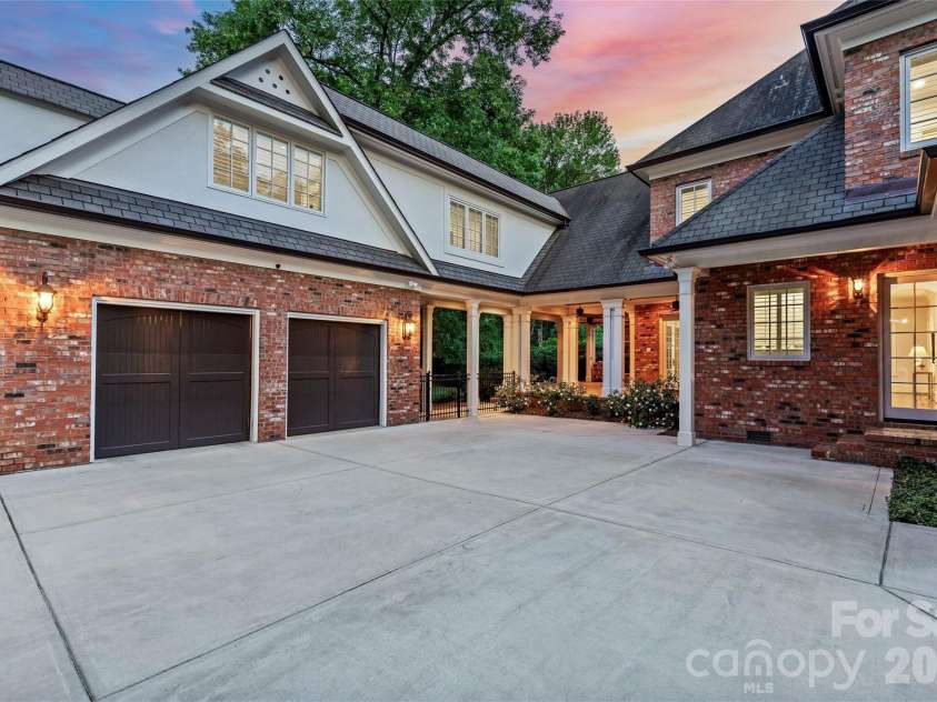 2427 Danbury Street, Charlotte, NC 28211.  MLS# CAR4381127, YatesRealty ID 25485. 