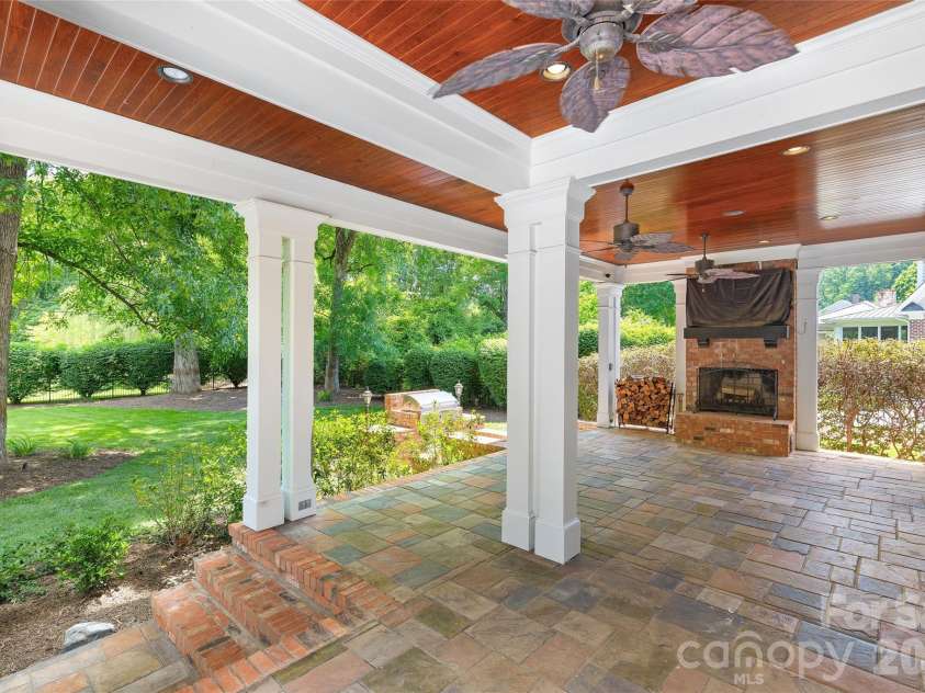 2427 Danbury Street, Charlotte, NC 28211.  MLS# CAR4381127, YatesRealty ID 25485. 