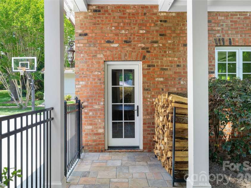2427 Danbury Street, Charlotte, NC 28211.  MLS# CAR4381127, YatesRealty ID 25485. 