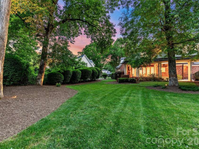 2427 Danbury Street, Charlotte, NC 28211.  MLS# CAR4381127, YatesRealty ID 25485. 