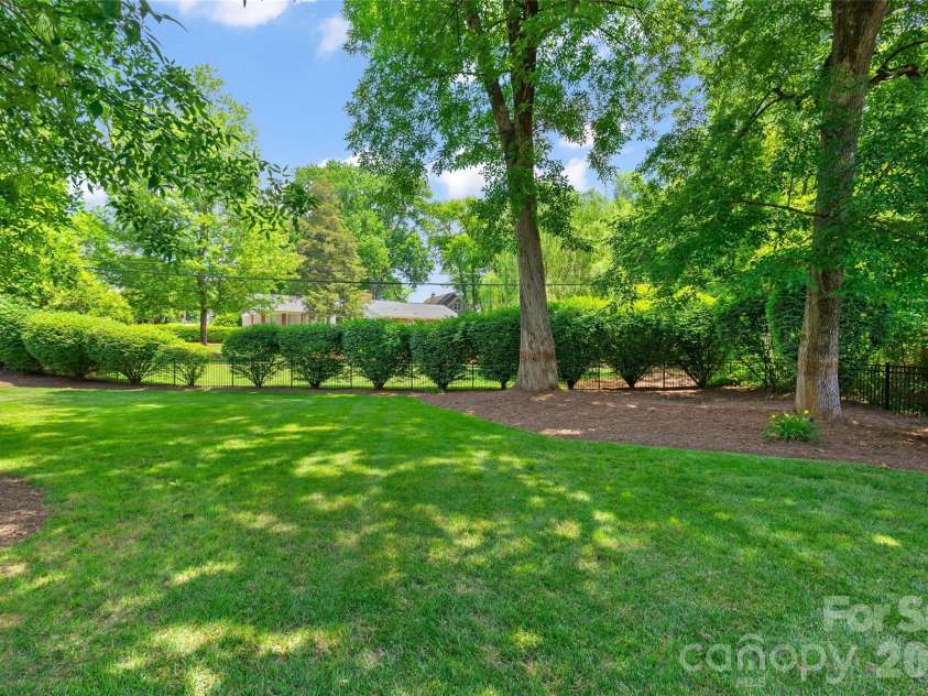 2427 Danbury Street, Charlotte, NC 28211.  MLS# CAR4381127, YatesRealty ID 25485. 
