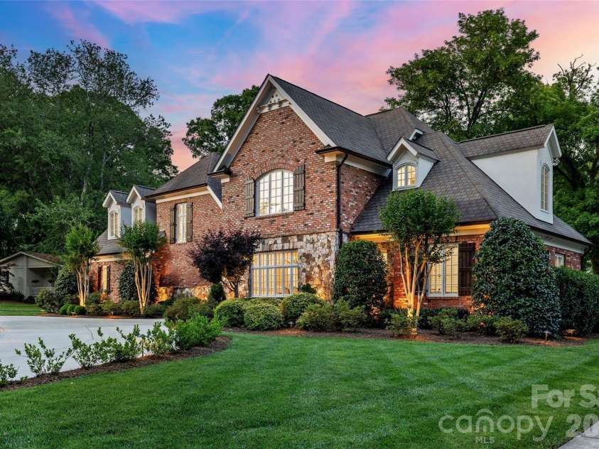 2427 Danbury Street, Charlotte, NC 28211.  MLS# CAR4381127, YatesRealty ID 25485. 