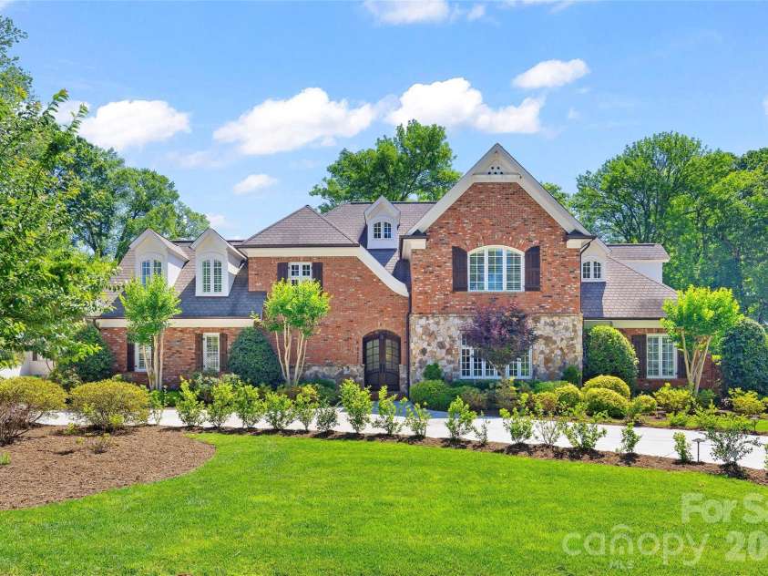 2427 Danbury Street, Charlotte, NC 28211.  MLS# CAR4381127, YatesRealty ID 25485. 