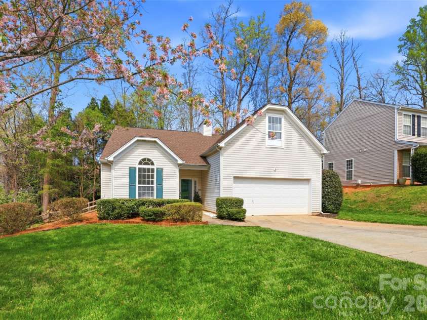 2454 Carmathen Road, Charlotte, NC 28269.  MLS# CAR4353885, YatesRealty ID 25486. 