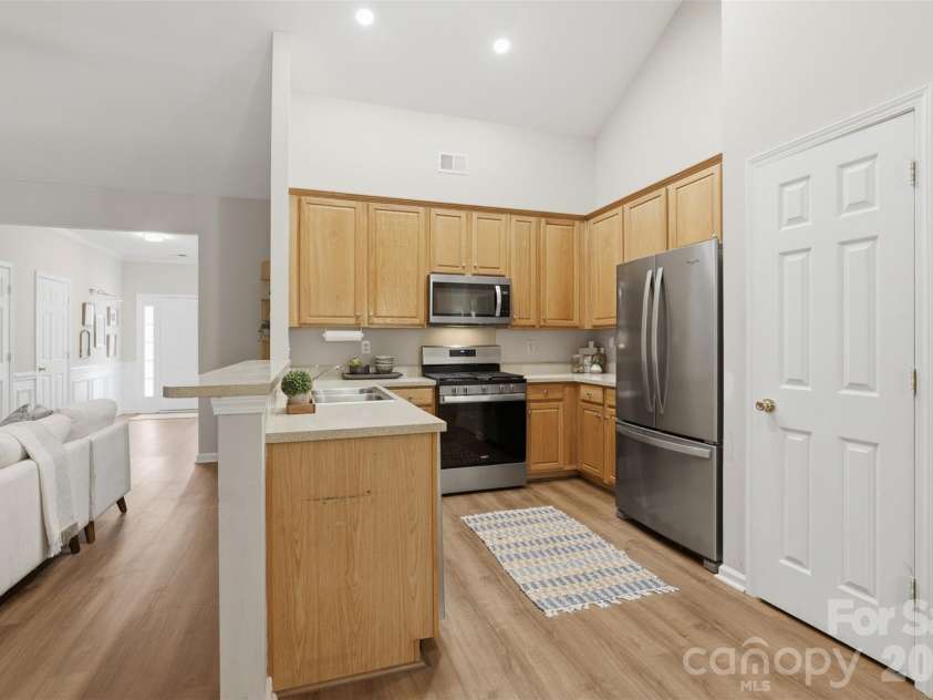 2454 Carmathen Road, Charlotte, NC 28269.  MLS# CAR4353885, YatesRealty ID 25486. 