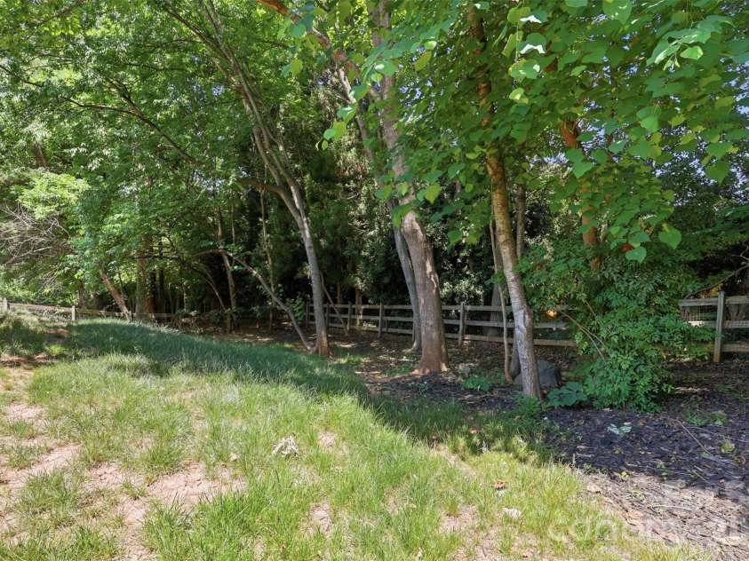 2454 Carmathen Road, Charlotte, NC 28269.  MLS# CAR4353885, YatesRealty ID 25486. 