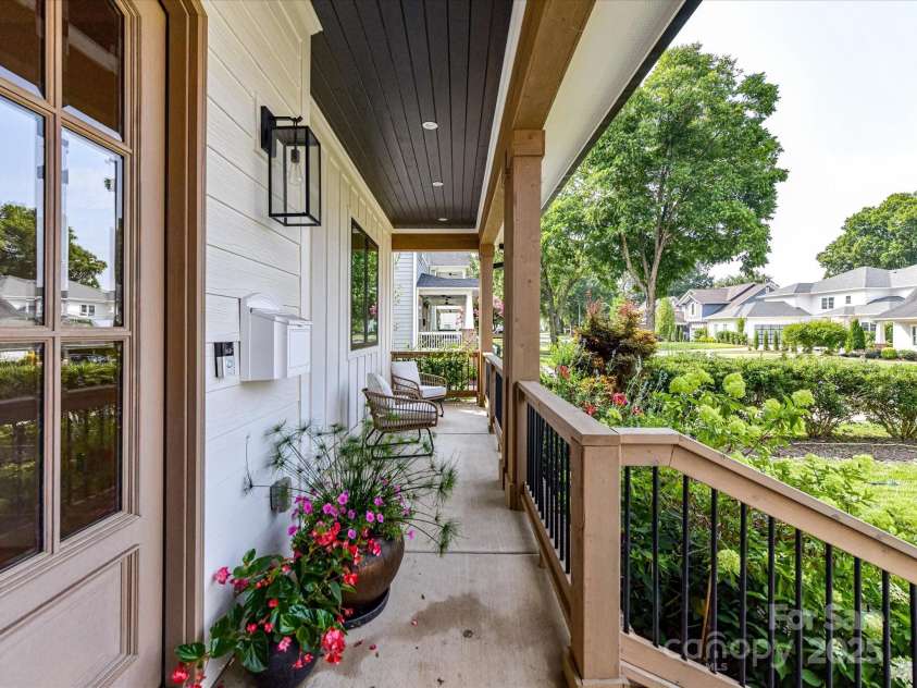 615 Melbourne Court, Charlotte, NC 28209.  MLS# CAR4279711, YatesRealty ID 25487. 