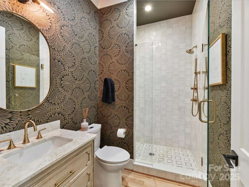 615 Melbourne Court, Charlotte, NC 28209.  MLS# CAR4279711, YatesRealty ID 25487. Full Bath Main FLoor