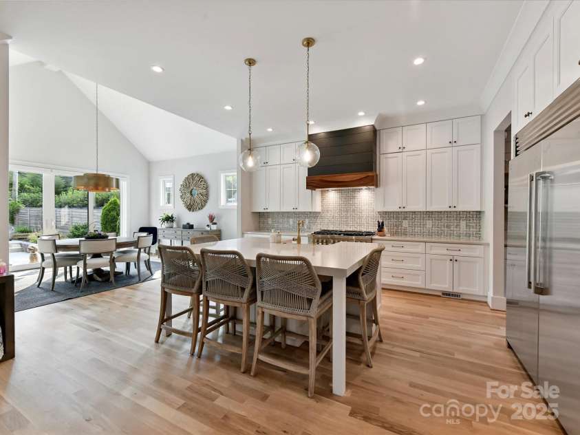 615 Melbourne Court, Charlotte, NC 28209.  MLS# CAR4279711, YatesRealty ID 25487. Kitchen