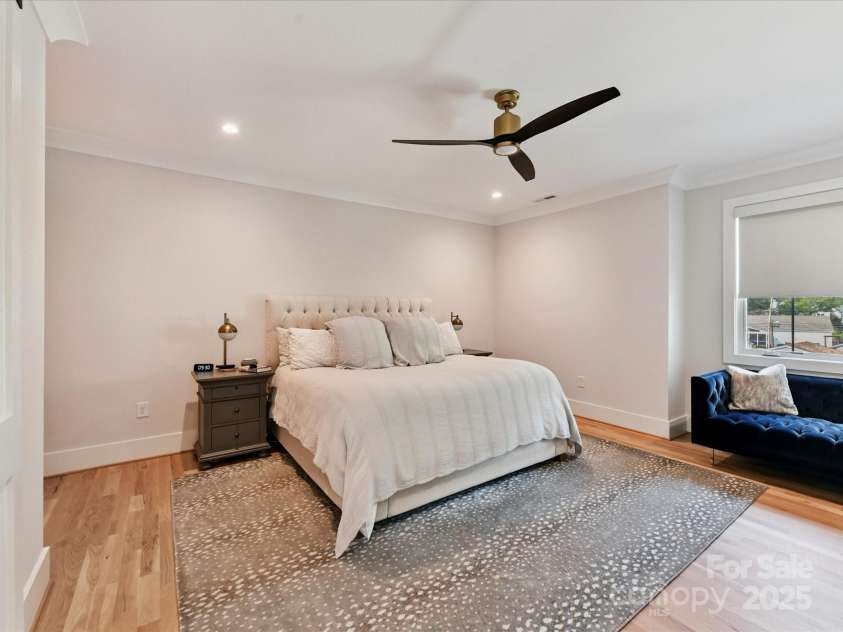 615 Melbourne Court, Charlotte, NC 28209.  MLS# CAR4279711, YatesRealty ID 25487. Primary Bedroom