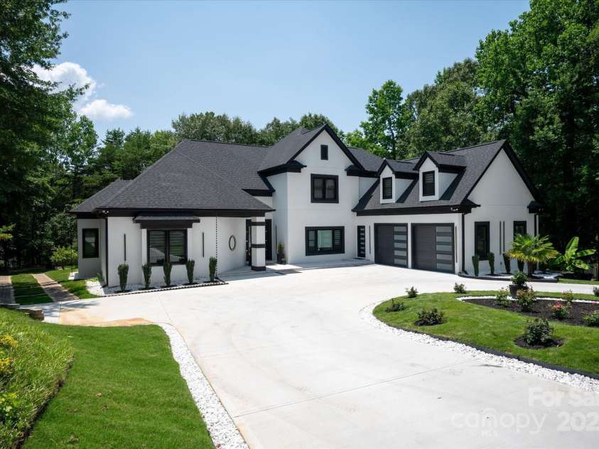 15617 Eagleview Drive, Charlotte, NC 28278.  MLS# CAR4272216, YatesRealty ID 25488. 