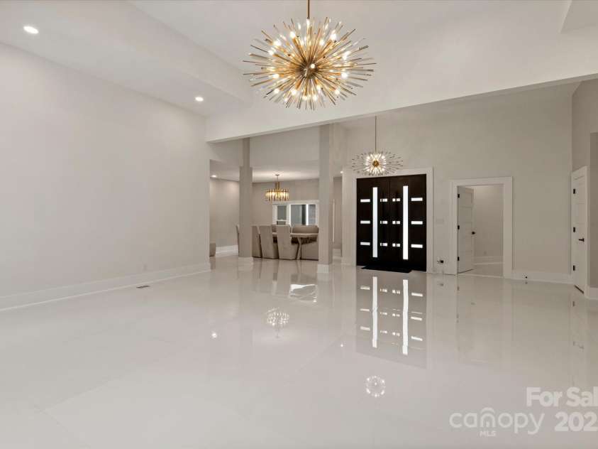 15617 Eagleview Drive, Charlotte, NC 28278.  MLS# CAR4272216, YatesRealty ID 25488. 