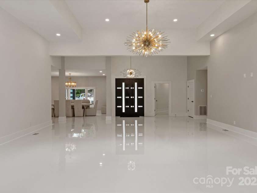 15617 Eagleview Drive, Charlotte, NC 28278.  MLS# CAR4272216, YatesRealty ID 25488. 