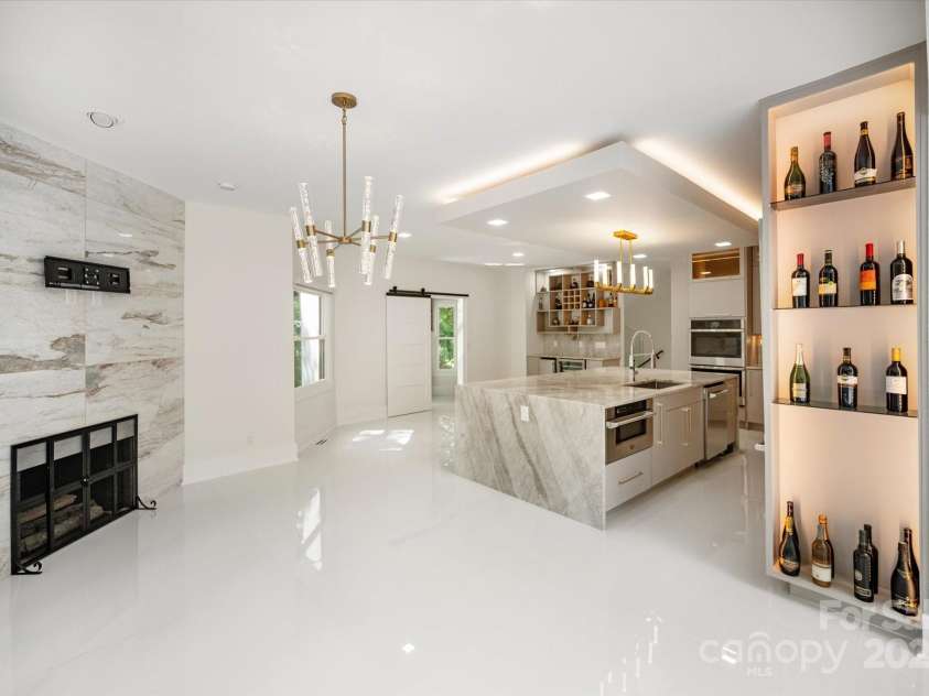 15617 Eagleview Drive, Charlotte, NC 28278.  MLS# CAR4272216, YatesRealty ID 25488. 