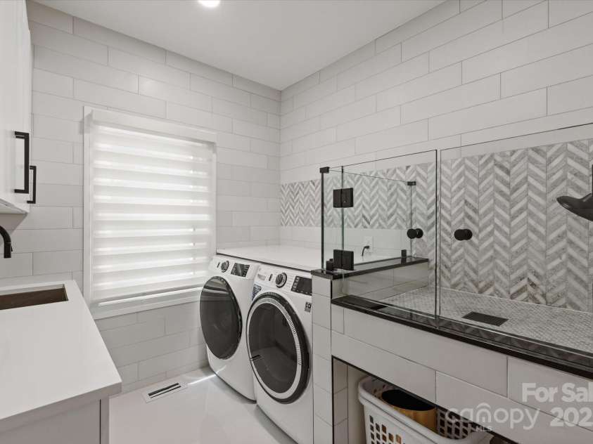 15617 Eagleview Drive, Charlotte, NC 28278.  MLS# CAR4272216, YatesRealty ID 25488. 