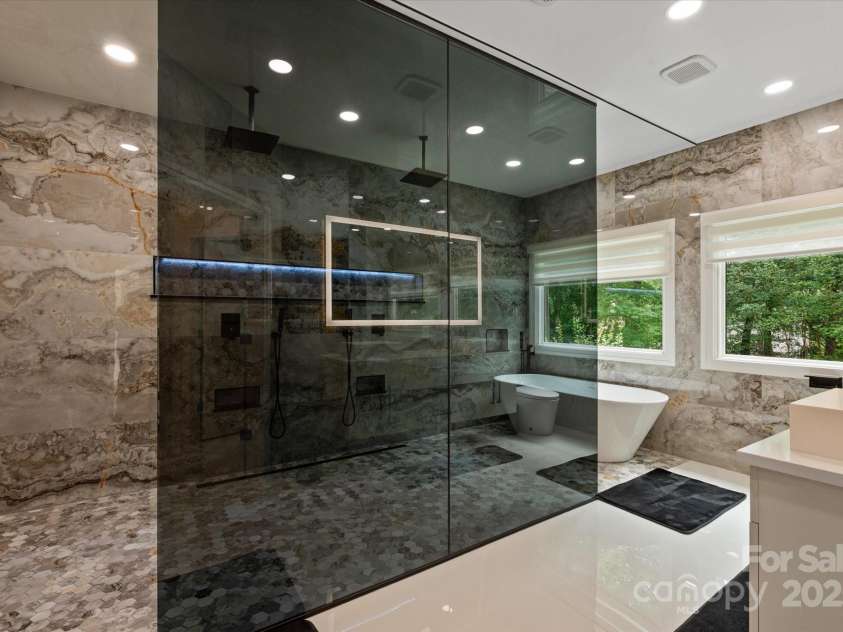 15617 Eagleview Drive, Charlotte, NC 28278.  MLS# CAR4272216, YatesRealty ID 25488. 