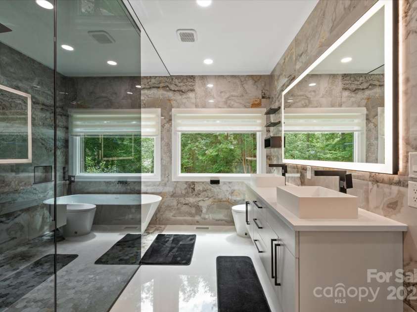 15617 Eagleview Drive, Charlotte, NC 28278.  MLS# CAR4272216, YatesRealty ID 25488. 