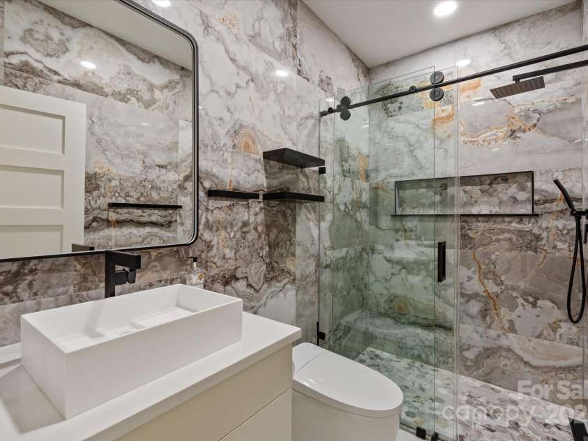 15617 Eagleview Drive, Charlotte, NC 28278.  MLS# CAR4272216, YatesRealty ID 25488. 