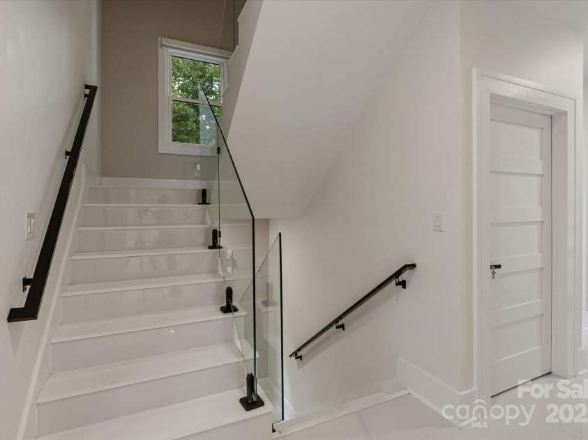 15617 Eagleview Drive, Charlotte, NC 28278.  MLS# CAR4272216, YatesRealty ID 25488. 