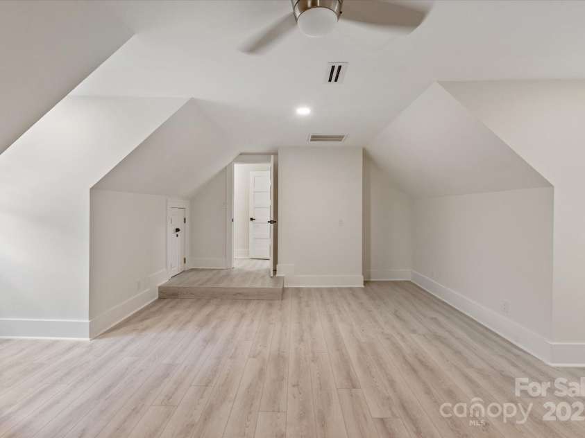 15617 Eagleview Drive, Charlotte, NC 28278.  MLS# CAR4272216, YatesRealty ID 25488. 