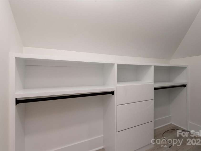 15617 Eagleview Drive, Charlotte, NC 28278.  MLS# CAR4272216, YatesRealty ID 25488. 