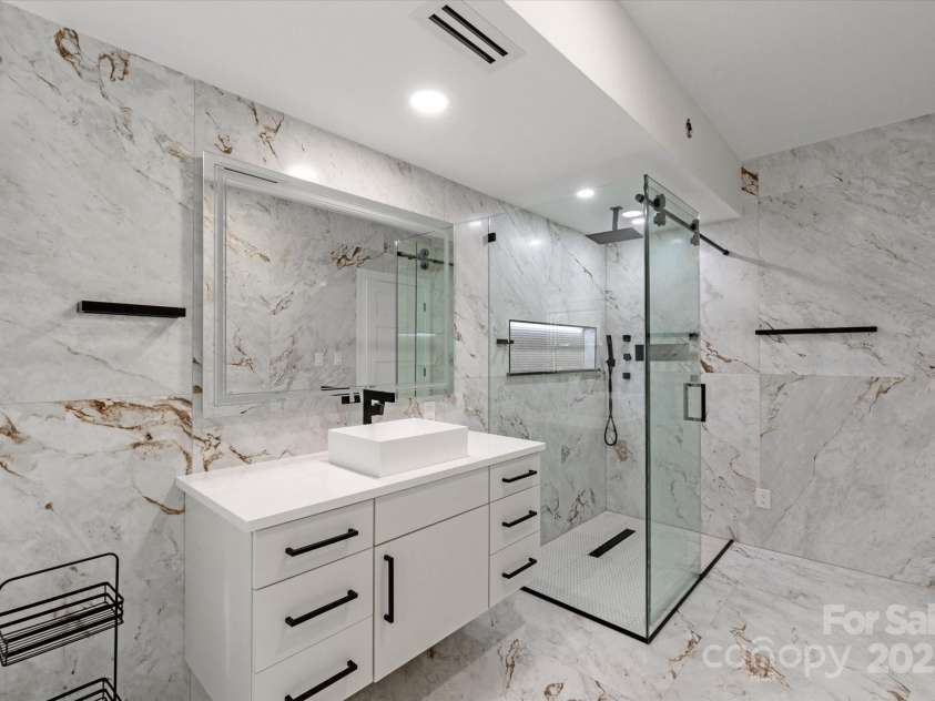 15617 Eagleview Drive, Charlotte, NC 28278.  MLS# CAR4272216, YatesRealty ID 25488. 