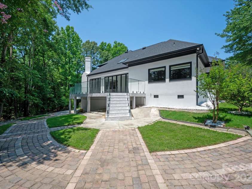 15617 Eagleview Drive, Charlotte, NC 28278.  MLS# CAR4272216, YatesRealty ID 25488. 