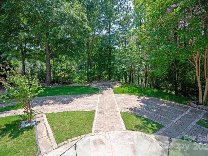 15617 Eagleview Drive, Charlotte, NC 28278.  MLS# CAR4272216, YatesRealty ID 25488. 