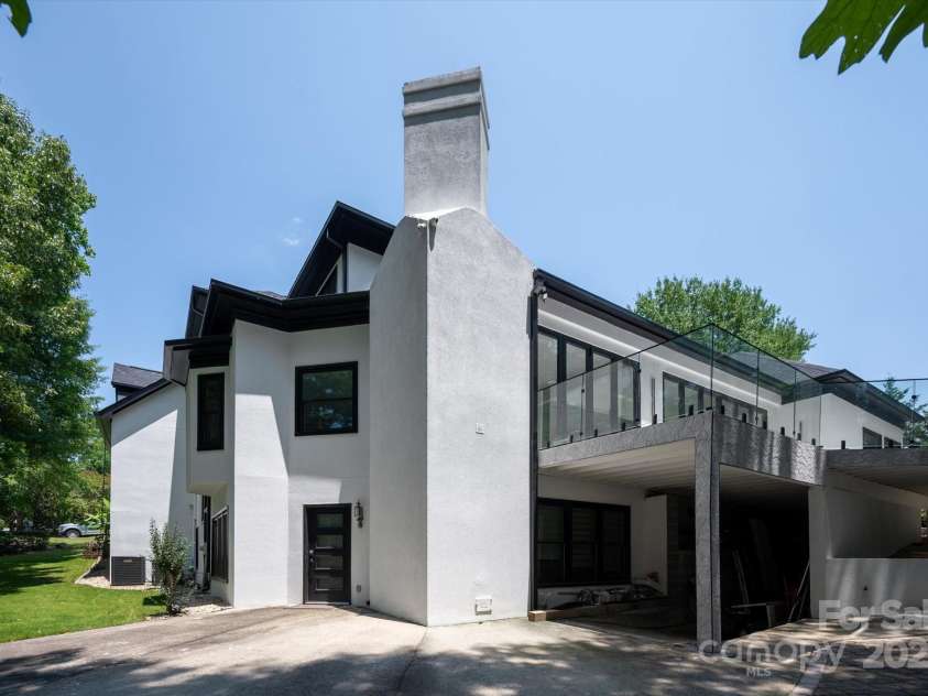 15617 Eagleview Drive, Charlotte, NC 28278.  MLS# CAR4272216, YatesRealty ID 25488. 