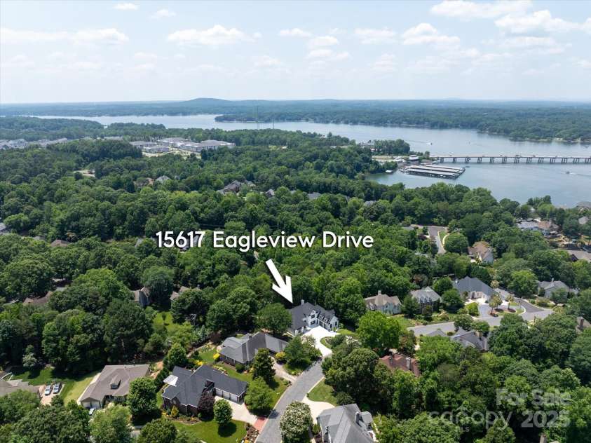 15617 Eagleview Drive, Charlotte, NC 28278.  MLS# CAR4272216, YatesRealty ID 25488. 
