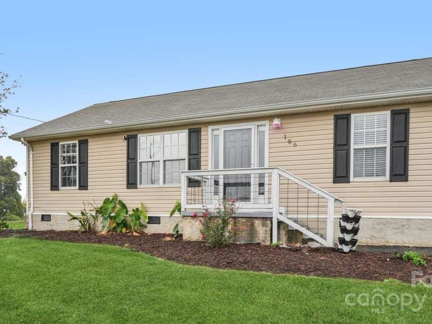 106 Williams Road, Kings Mountain, NC 28086.  MLS# CAR4320404, YatesRealty ID 2549. 