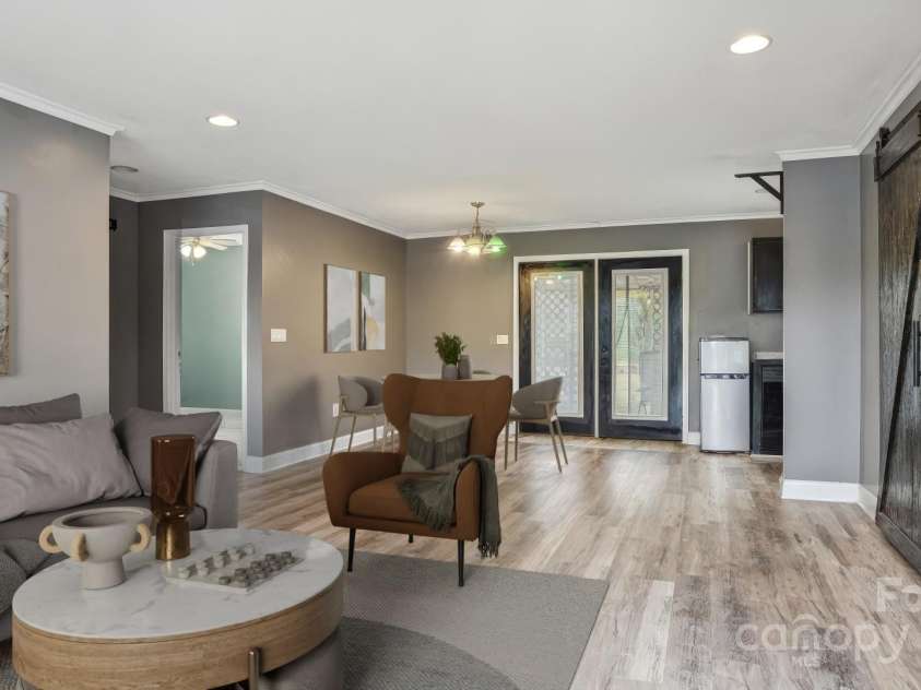 106 Williams Road, Kings Mountain, NC 28086.  MLS# CAR4320404, YatesRealty ID 2549. Living Room