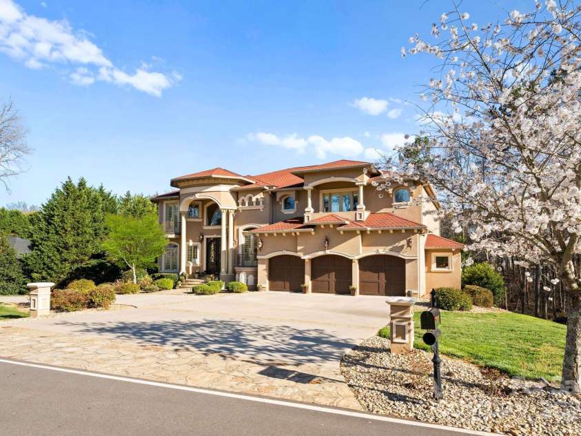 237 Wilson Lake Road, Mooresville, NC 28117.  MLS# CAR4218065, YatesRealty ID 2549. 