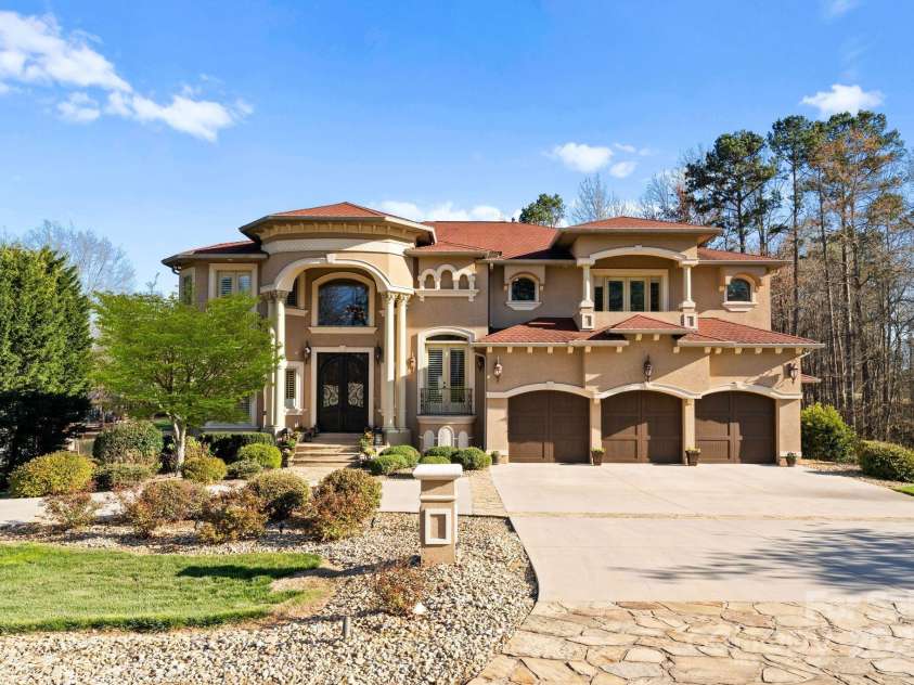 237 Wilson Lake Road, Mooresville, NC 28117.  MLS# CAR4218065, YatesRealty ID 2549. 