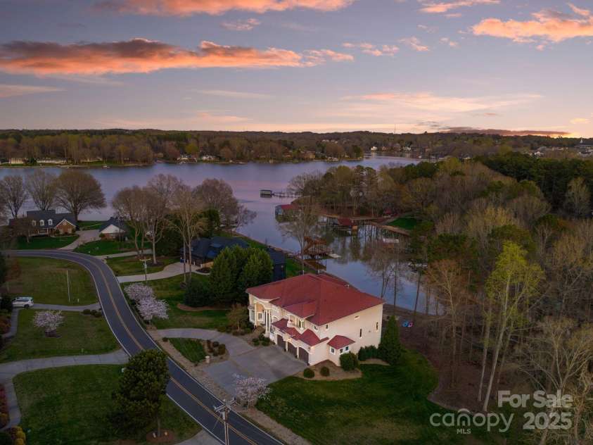 237 Wilson Lake Road, Mooresville, NC 28117.  MLS# CAR4218065, YatesRealty ID 2549. 