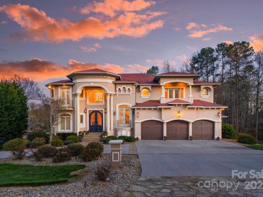 237 Wilson Lake Road, Mooresville, NC 28117.  MLS# CAR4218065, YatesRealty ID 2549. Custom Built home