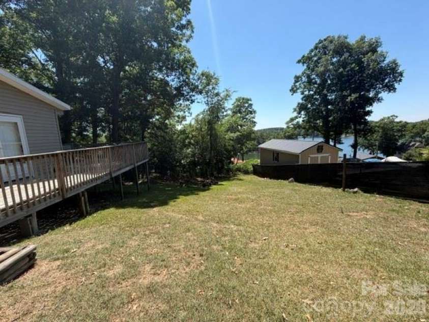 240 Skyline Drive, New London, NC 28127.  MLS# CAR4386448, YatesRealty ID 25490. 
