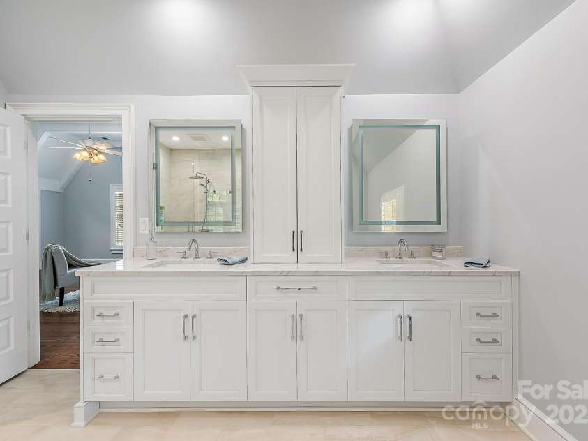 3201 Oak Brook Drive, Waxhaw, NC 28173.  MLS# CAR4247605, YatesRealty ID 25490. Newly Renovated Primary Bathroom